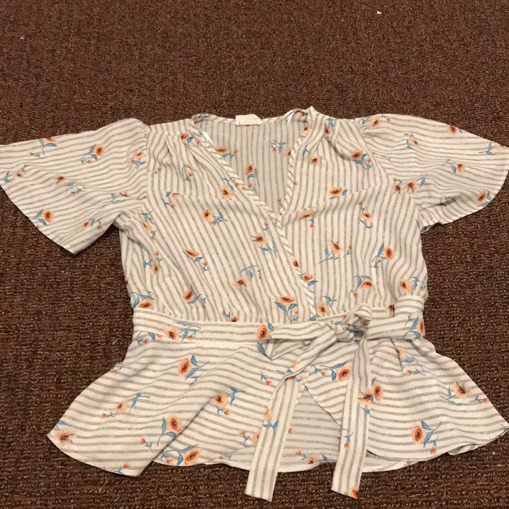 Lightweight wrap top